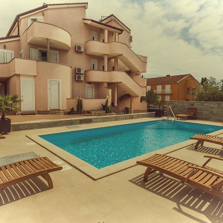 Apartments Basilea Биоград на Мору Екстериор снимка