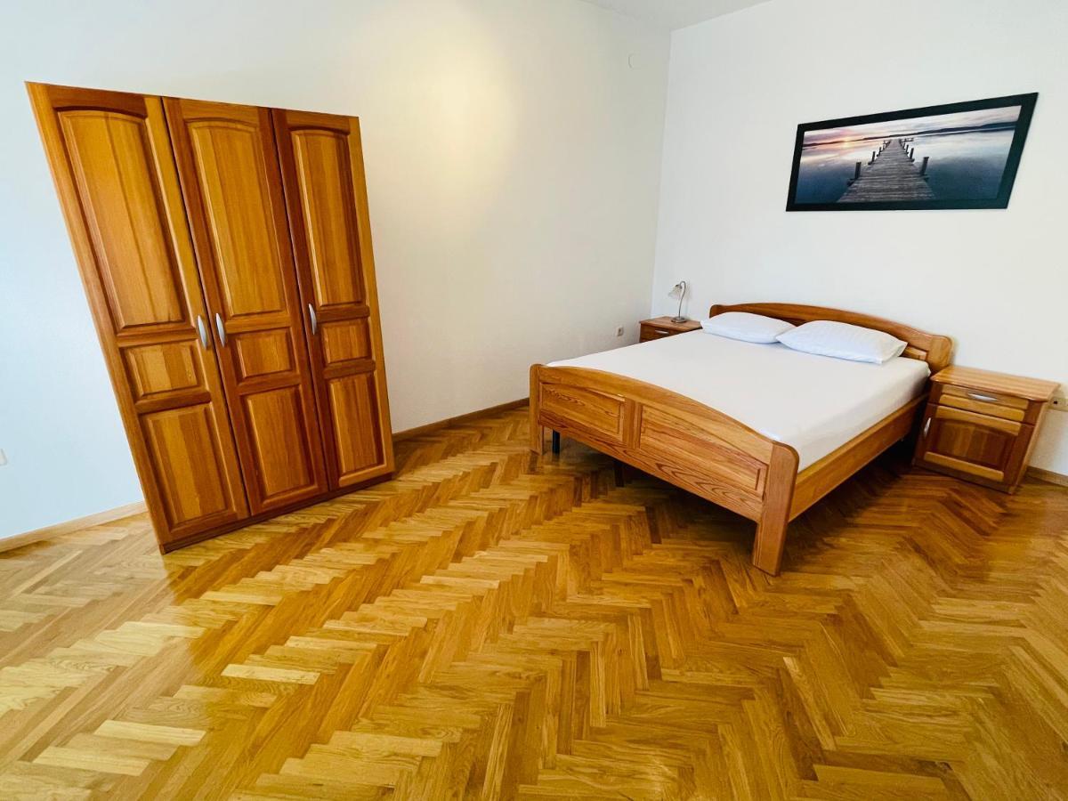 Apartments Basilea Биоград на Мору Екстериор снимка
