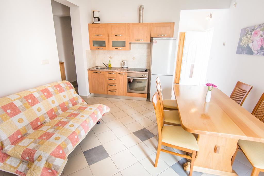 Apartments Basilea Биоград на Мору Екстериор снимка