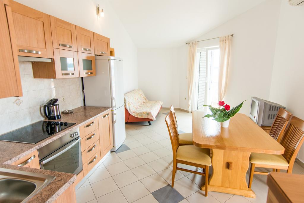 Apartments Basilea Биоград на Мору Екстериор снимка