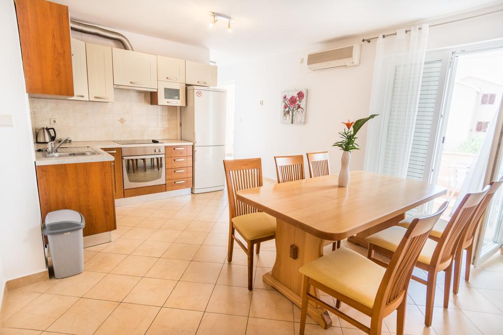 Apartments Basilea Биоград на Мору Стая снимка